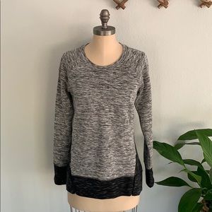 Athleta S Gray Black Two-Tone Raglan Sweatshirt Thumbholes Side Zips Active Top